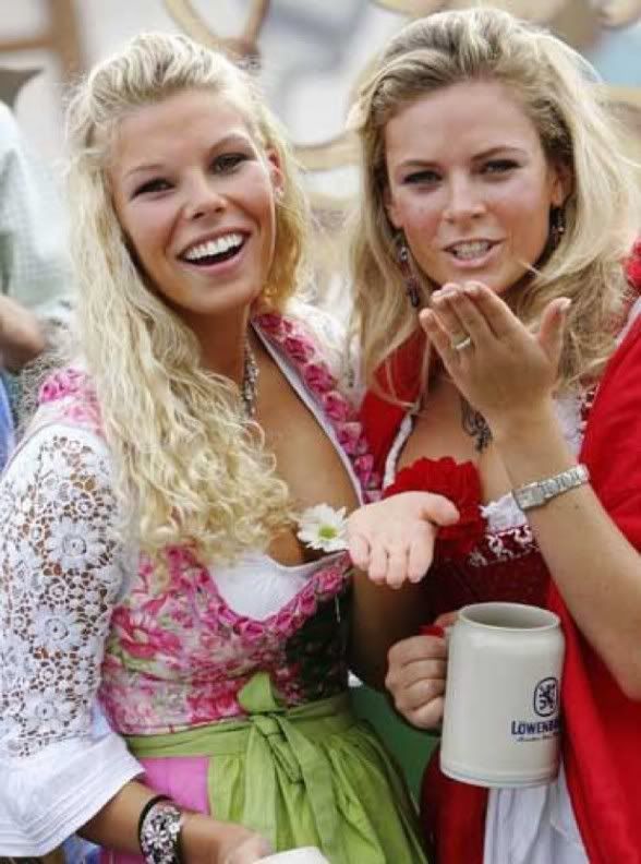 beerfestival02_lederhosen_hot_girls_babes_sexy_oktoberfest_octoberfest_beer-588x792.jpg