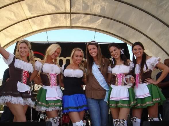 miss-okt-runner-ups-and-winnerpreview_lederhosen_hot_girls_babes_sexy_oktoberfest_octoberfest_beer-588x441.jpg