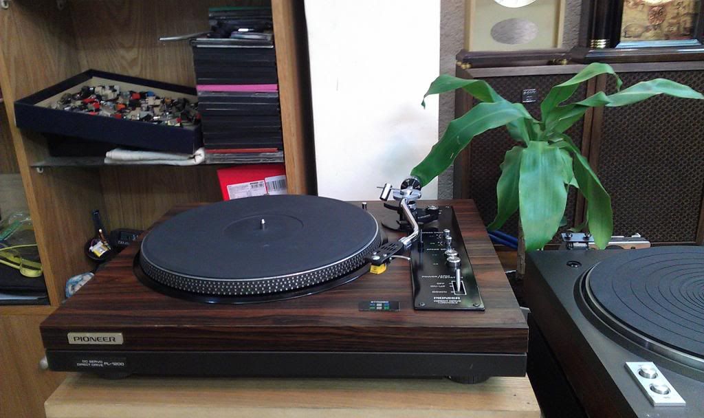 Mâm đĩa than , kim , máng ...Đồng hồ treo tường , để bàn  Japan   Vintage...Độc Đẹp c - 18