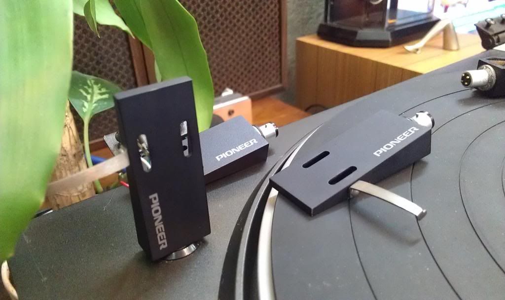 Mâm đĩa than , kim , máng ...Đồng hồ treo tường , để bàn  Japan   Vintage...Độc Đẹp c - 1