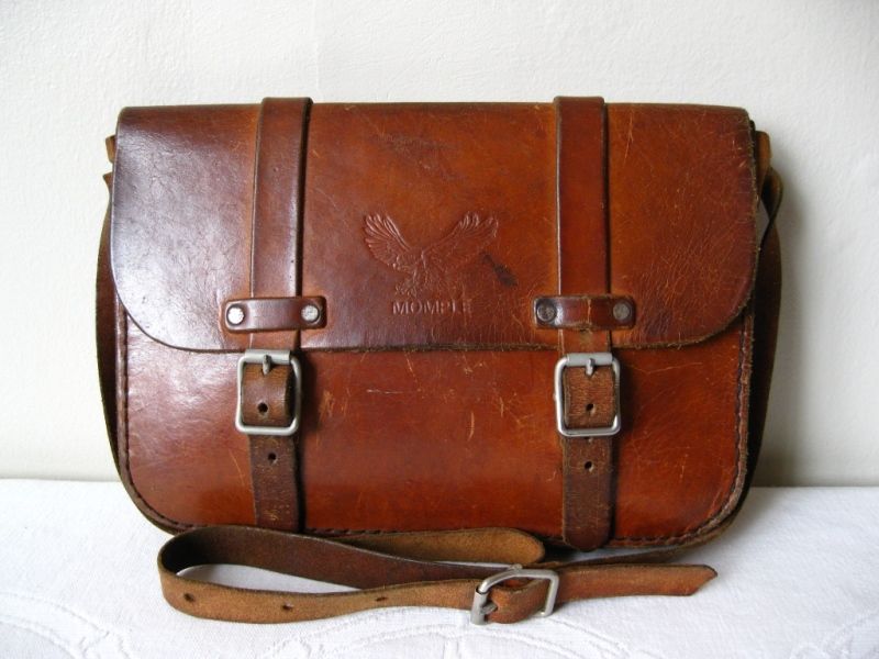 Find of The Week – Vintage Leather Satchel | Lehza Vintage